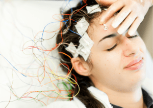 eeg aktywnośc elektryczna mózgu podczas snu